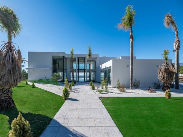 SOLD – Marbella Club Golf – Modern 5B  Villa – Panoramic Views
