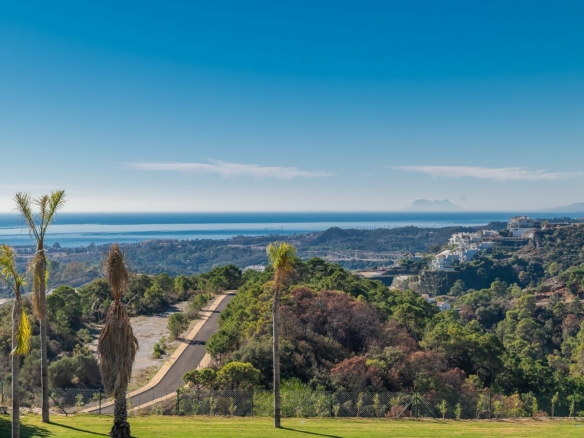 SOLD – Marbella Club Golf – Modern 5B  Villa – Panoramic Views