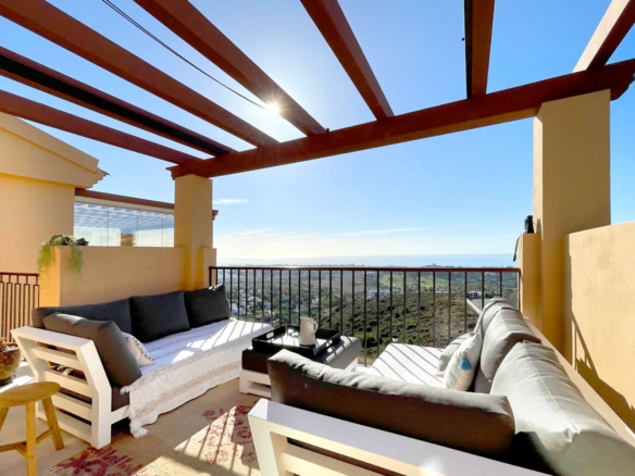 Penthouse in Hacienda del Señorio de Cifuentes Benahavis for  Rent