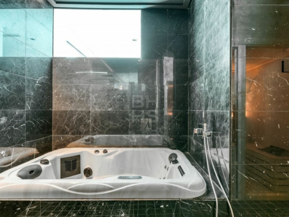  Modern Villa for Sale & Rent in Casablanca, Marbella Golden Mile. Walk to Beach