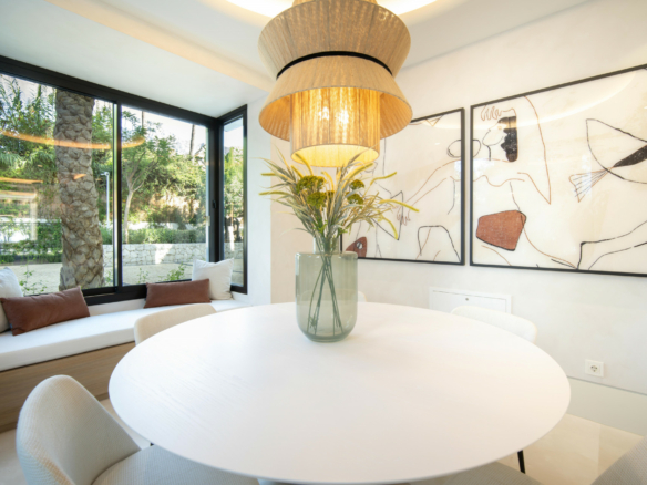 🏰✨ LUXURIOUS VILLA FOR SALE IN MARBELLA GOLDEN MILE! ✨🏰 GATED – Turnkey Opportunity