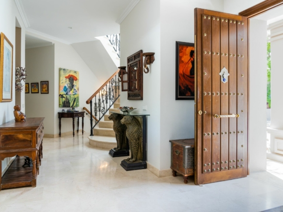 For Sale – Luxurious 7 Bedrooms Mansion in Nueva Andalucia! 🌅