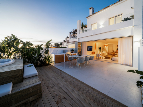For Sale – Marbella East – Beachfront – 3 Bedrooms Townhouse