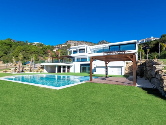 SOLD – Marbella Club Golf – Modern 5B  Villa – Panoramic Views
