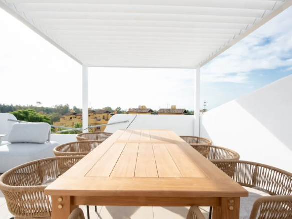For Sale 🏡 Marbella Golden Mile, Marbella 🌅 South-west facing townhouse within walking distance to Puente Romano and the beach