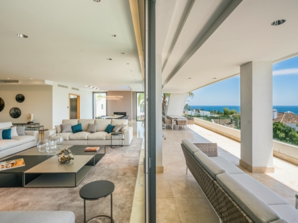 Penthouse 5 Bedrooms  in Sierra Blanca, Costa del Sol – Sea Views – Gated