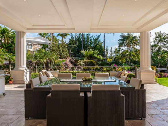 For sale 🏡 Luxurious Mansion in Sierra Blanca, Marbella Golden Mile! 🌟 Sea View  -Gated 