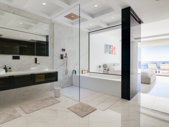 For Rent – EMARE 🏢 Estepona COSTA DEL SOL 4 Bedrooms APARTMENT 🏖️