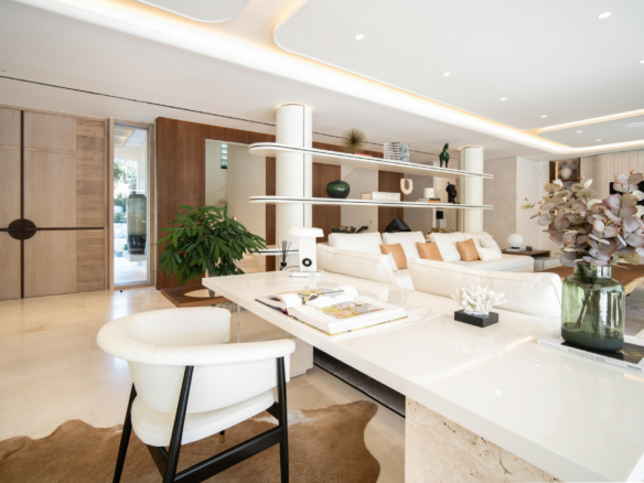 🏰✨ LUXURIOUS VILLA FOR SALE IN MARBELLA GOLDEN MILE! ✨🏰 GATED – Turnkey Opportunity