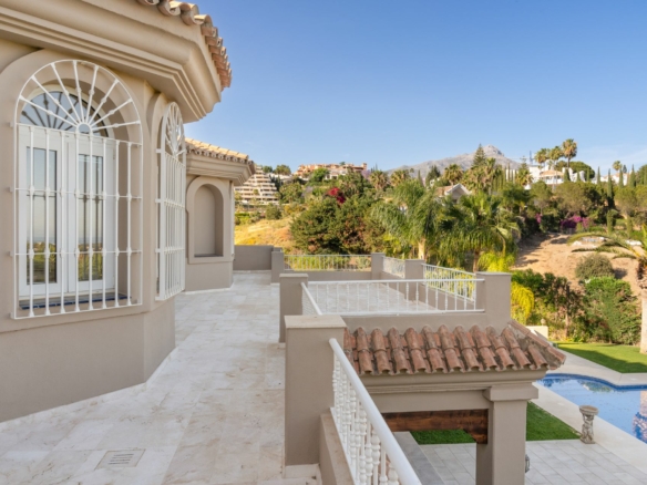 For Sale – Luxurious 7 Bedrooms Mansion in Nueva Andalucia! 🌅