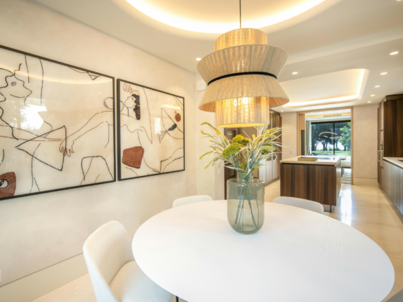 🏰✨ LUXURIOUS VILLA FOR SALE IN MARBELLA GOLDEN MILE! ✨🏰 GATED – Turnkey Opportunity