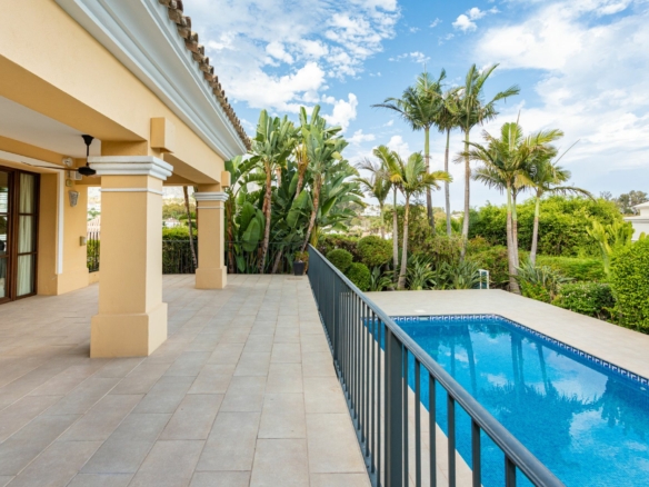 🏡 FOR SALE  🌟  Classic Style Villa –  Nueva Andalucia – Gated Community
