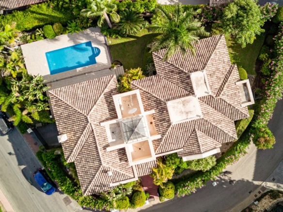 🏡 FOR SALE  🌟  Classic Style Villa –  Nueva Andalucia – Gated Community