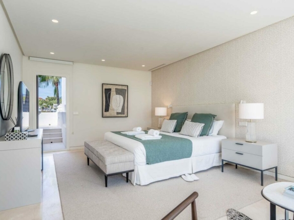 For Rent – Luxurious 4 bedrooms Duplex Penthouse in Puente Romano Resort, Marbella 🏠