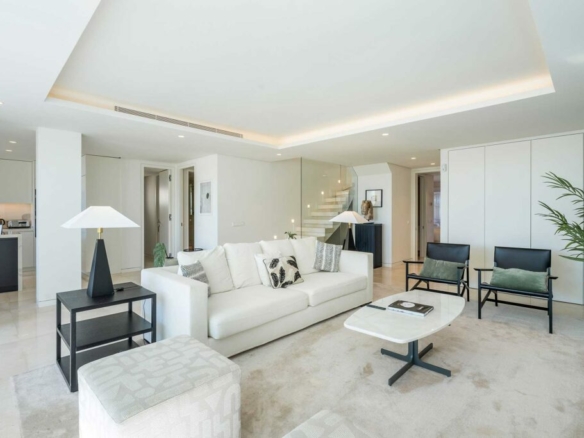 For Rent – Luxurious 4 bedrooms Duplex Penthouse in Puente Romano Resort, Marbella 🏠