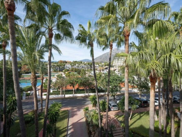 For Rent – Luxurious 4 bedrooms Duplex Penthouse in Puente Romano Resort, Marbella 🏠
