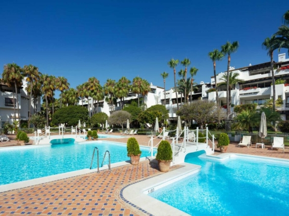 For Rent – Luxurious 4 bedrooms Duplex Penthouse in Puente Romano Resort, Marbella 🏠