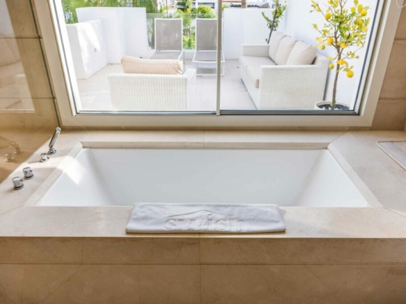 For Rent – Luxurious 4 bedrooms Duplex Penthouse in Puente Romano Resort, Marbella 🏠