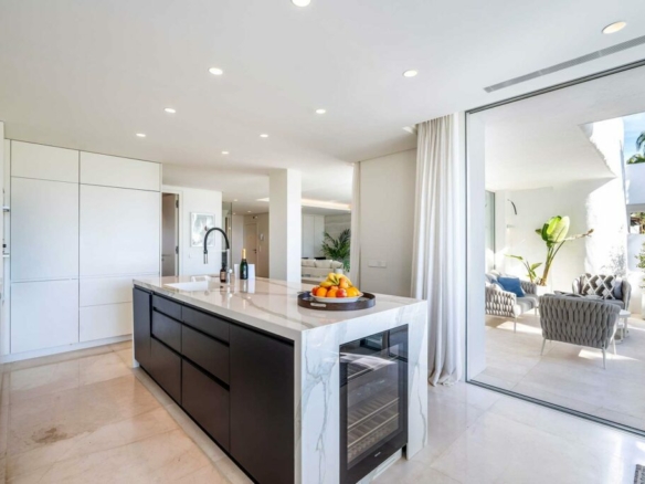For Rent – Luxurious 4 bedrooms Duplex Penthouse in Puente Romano Resort, Marbella 🏠