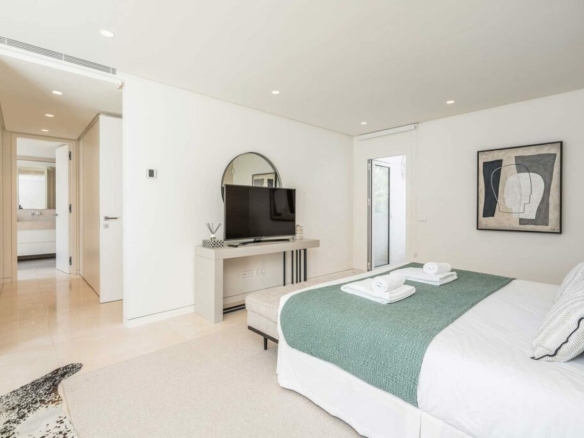 For Rent – Luxurious 4 bedrooms Duplex Penthouse in Puente Romano Resort, Marbella 🏠