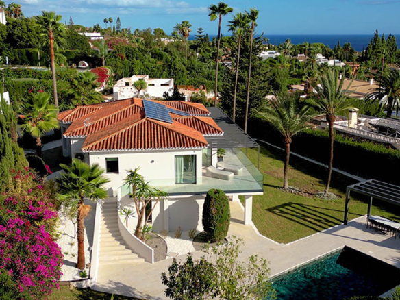 For sale – Golden Mile  –  5 Bedroom villa – Turnkey – Sea Views
