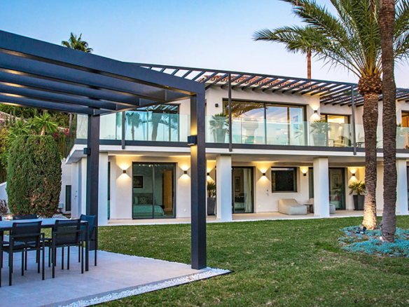 For sale – Golden Mile  –  5 Bedroom villa – Turnkey – Sea Views
