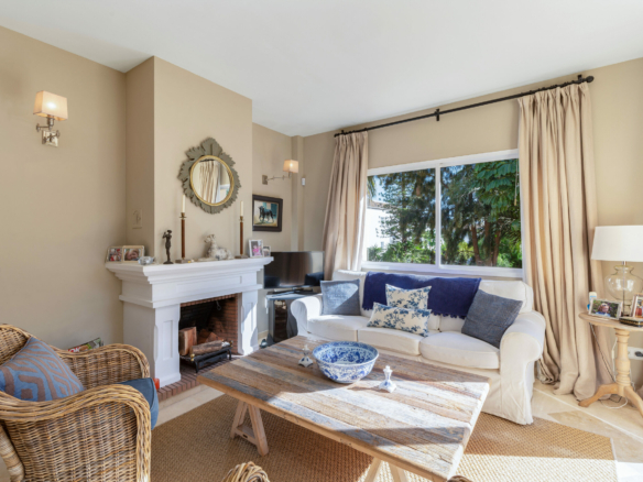 SOLD –  Penthouse  with 3 bedrooms in Pueblo Las Brisas, Nueva Andalucia