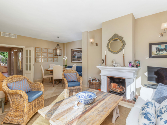 SOLD –  Penthouse  with 3 bedrooms in Pueblo Las Brisas, Nueva Andalucia