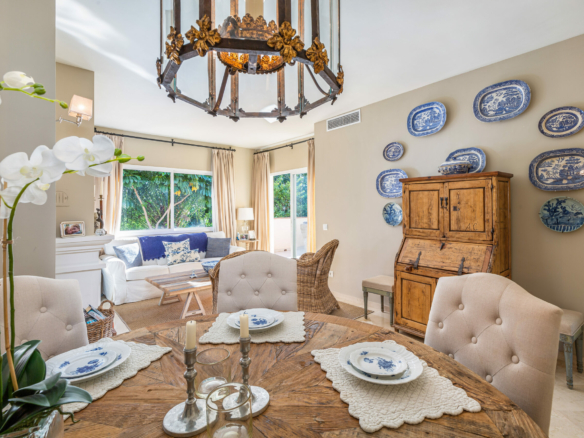 SOLD –  Penthouse  with 3 bedrooms in Pueblo Las Brisas, Nueva Andalucia