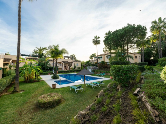 SOLD –  Penthouse  with 3 bedrooms in Pueblo Las Brisas, Nueva Andalucia