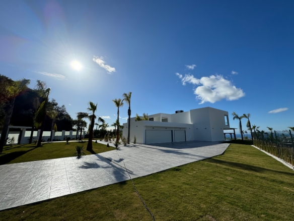 SOLD – Marbella Club Golf – Modern 5B  Villa – Panoramic Views