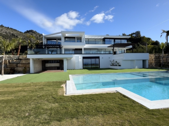 SOLD – Marbella Club Golf – Modern 5B  Villa – Panoramic Views
