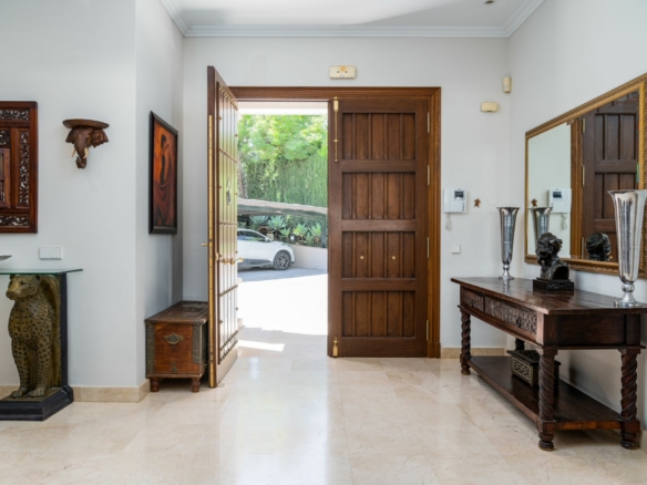 For Sale – Luxurious 7 Bedrooms Mansion in Nueva Andalucia! 🌅