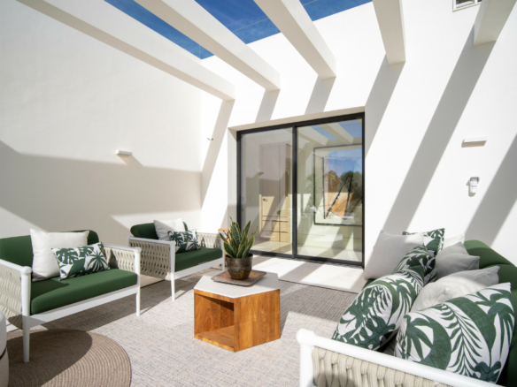 🏰✨ LUXURIOUS VILLA FOR SALE IN MARBELLA GOLDEN MILE! ✨🏰 GATED – Turnkey Opportunity
