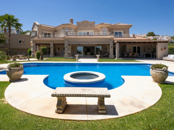 For Sale – Luxurious 7 Bedrooms Mansion in Nueva Andalucia! 🌅