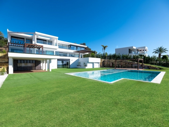 SOLD – Marbella Club Golf – Modern 5B  Villa – Panoramic Views