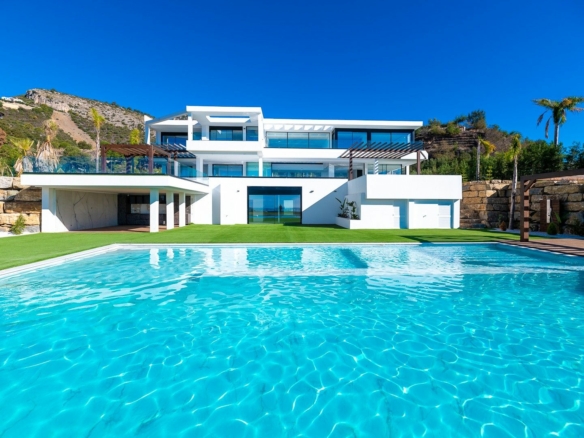 SOLD – Marbella Club Golf – Modern 5B  Villa – Panoramic Views