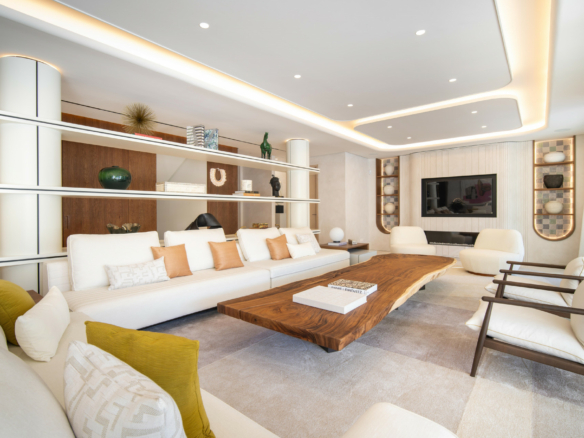 🏰✨ LUXURIOUS VILLA FOR SALE IN MARBELLA GOLDEN MILE! ✨🏰 GATED – Turnkey Opportunity