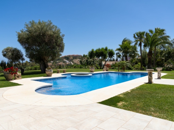 For Sale – Luxurious 7 Bedrooms Mansion in Nueva Andalucia! 🌅