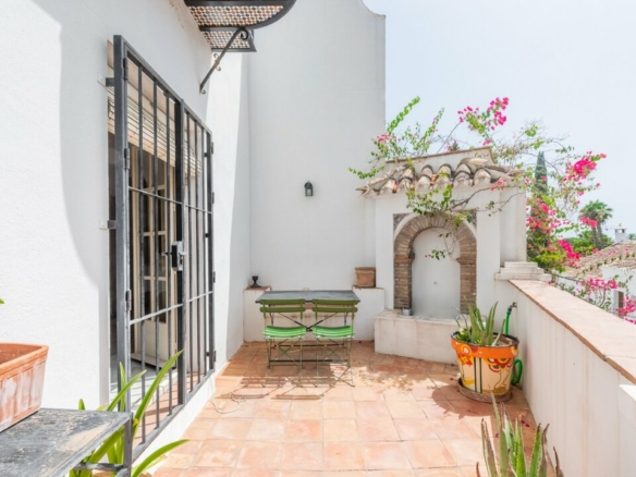 For Sale 🏡 Marbella Golden Mile, Marbella 🌅 South-west facing townhouse within walking distance to Puente Romano and the beach