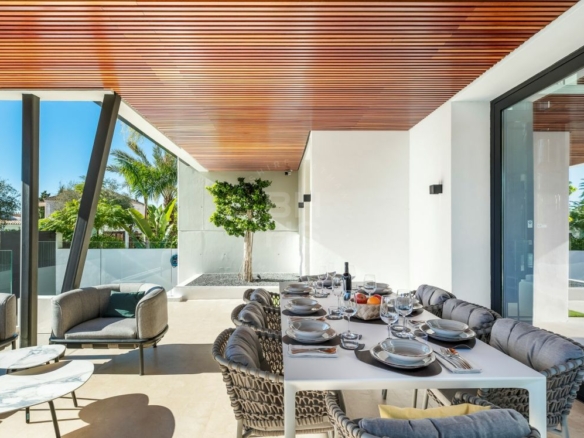  Modern Villa for Sale & Rent in Casablanca, Marbella Golden Mile. Walk to Beach
