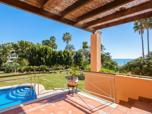 For sale 🌟 ELEGANT 10 Bedrooms BEACHFRONT MANSION WITH GUEST ACCOMMODATION ON THE NEW GOLDEN MILE 🌴