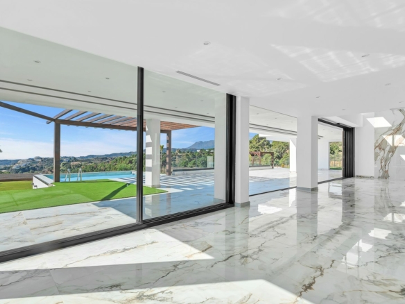 SOLD – Marbella Club Golf – Modern 5B  Villa – Panoramic Views