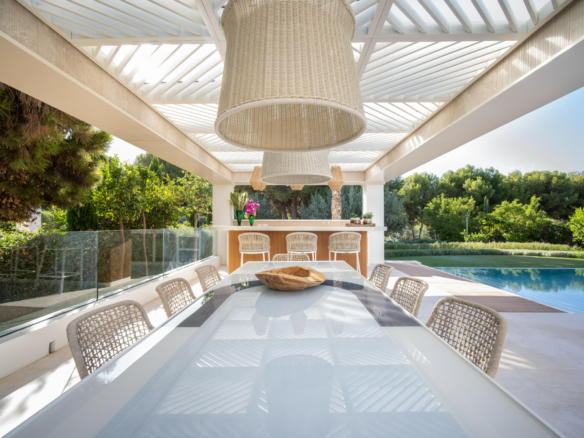 🏰✨ LUXURIOUS VILLA FOR SALE IN MARBELLA GOLDEN MILE! ✨🏰 GATED – Turnkey Opportunity