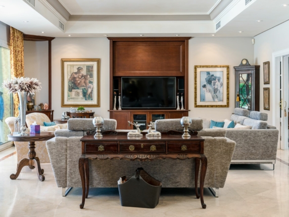 For Sale – Luxurious 7 Bedrooms Mansion in Nueva Andalucia! 🌅