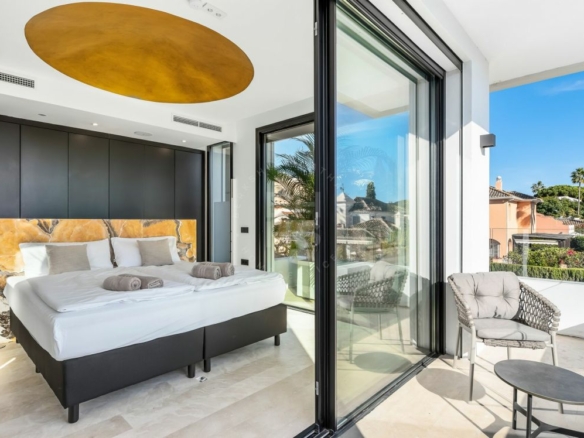  Modern Villa for Sale & Rent in Casablanca, Marbella Golden Mile. Walk to Beach