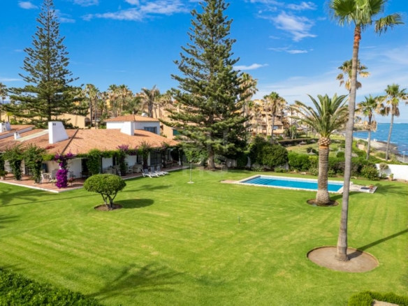 For sale 🌟 ELEGANT 10 Bedrooms BEACHFRONT MANSION WITH GUEST ACCOMMODATION ON THE NEW GOLDEN MILE 🌴