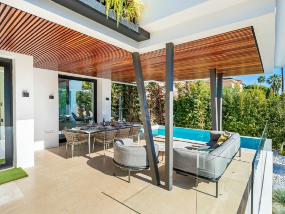 Modern Villa for Sale & Rent in Casablanca, Marbella Golden Mile. Walk to Beach