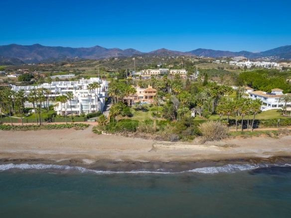 For sale 🌟 ELEGANT 10 Bedrooms BEACHFRONT MANSION WITH GUEST ACCOMMODATION ON THE NEW GOLDEN MILE 🌴