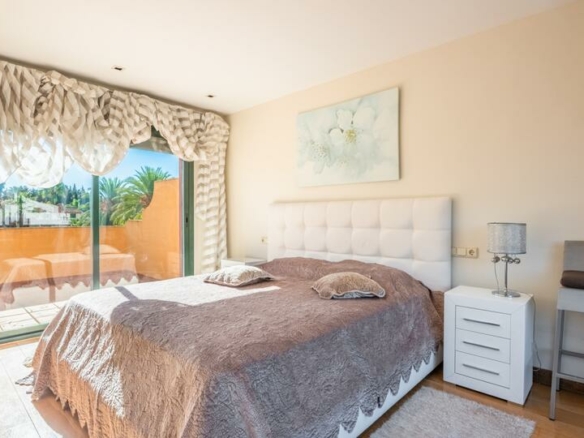 For Sale 🏡 Marbella Golden Mile, Marbella 🌅 South-west facing townhouse within walking distance to Puente Romano and the beach